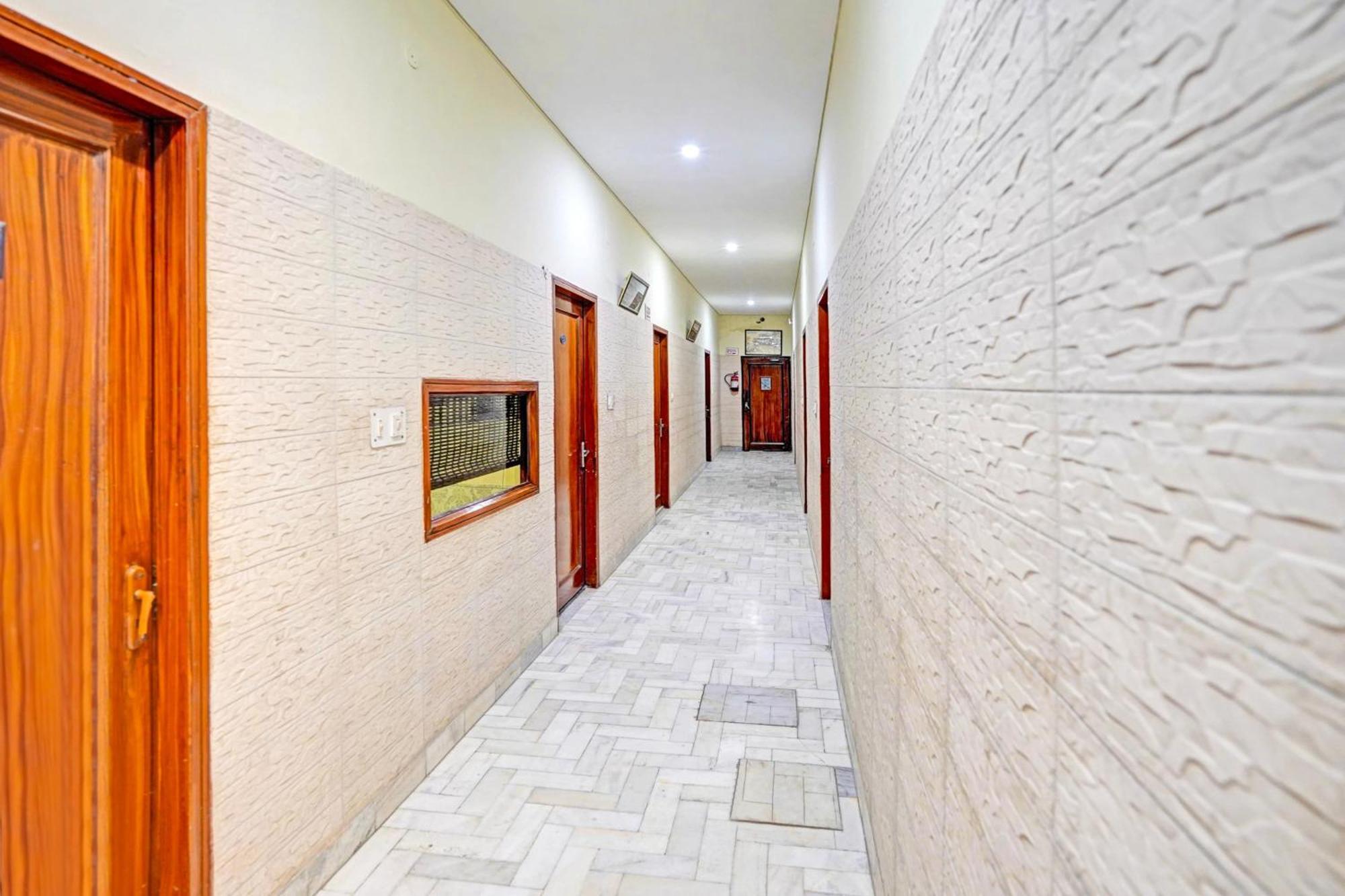 Super Collection O Mathura Near Railway Station Exterior foto